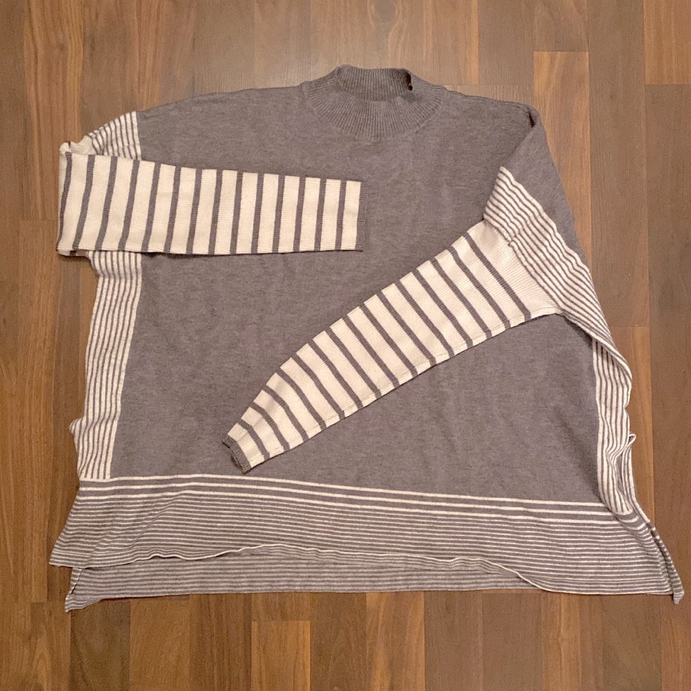 GRAY SWEATER